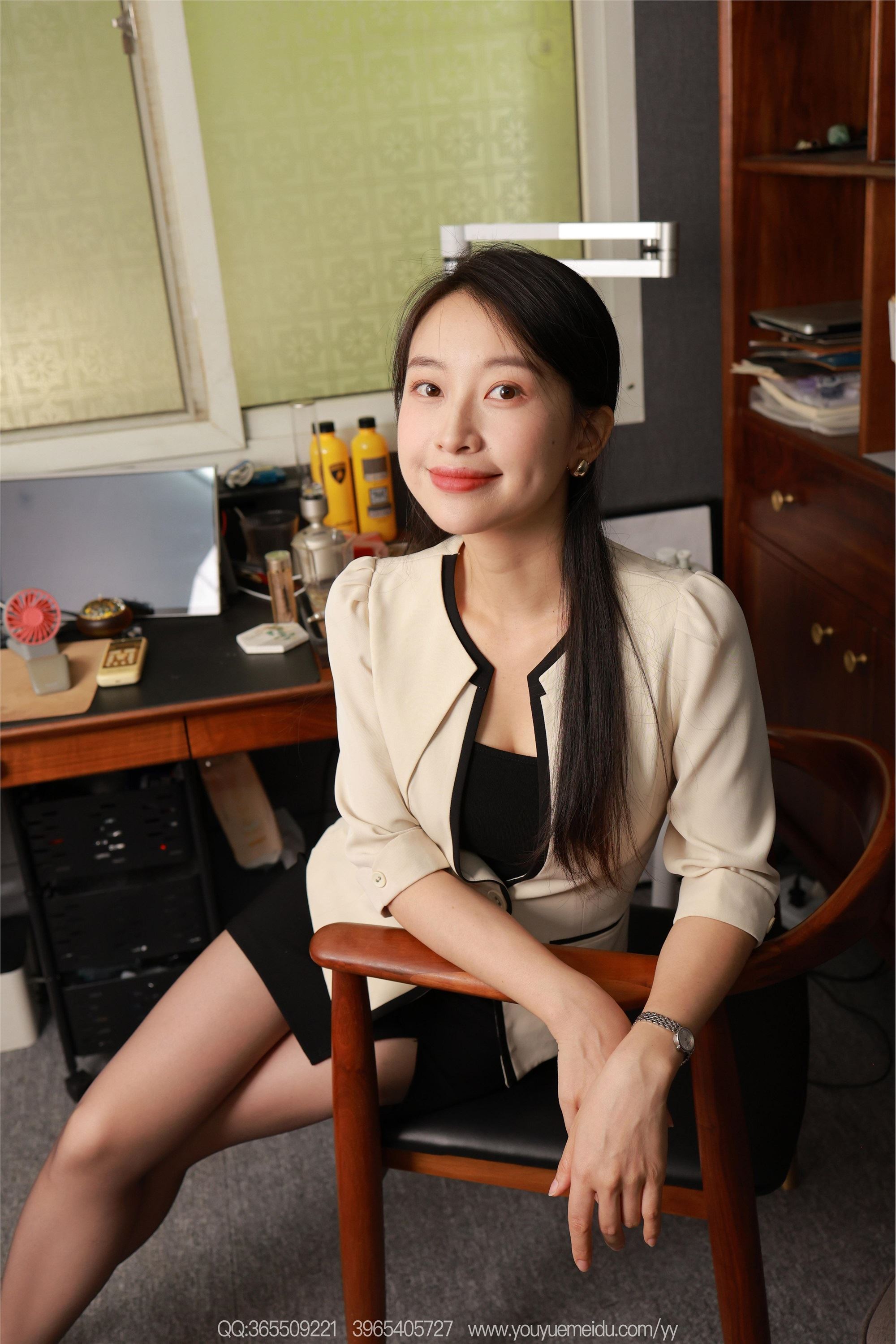 IESS异思趣向  2025.10.28 丝享家 2196 小婕《温柔OL风》